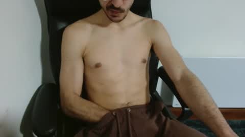 Snapshot of jonneydicka chatting on January 15, 5:01 am jonneydicka online show from January 15, 5:01 am