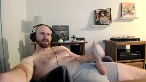 Snapshot of jonnlulz chatting on December 18, 1:59 am Jon online show from December 18, 1:59 am