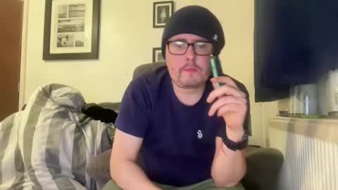 Snapshot of jonnybeeswax7376964133 chatting on December 4, 8:39 pm jonnybeeswax7376964133 online show from December 4, 8:39 pm