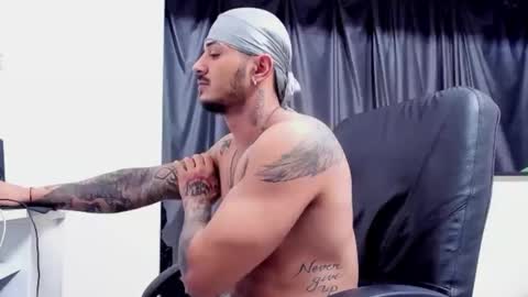 jonnyporn1 online show from December 29, 3:11 am