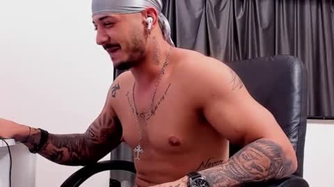 jonnyporn1 online show from December 31, 4:49 am