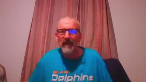 Snapshot of jony_five chatting on September 26, 12:36 am Jon online show from September 26, 12:36 am