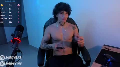 Snapshot of jordybatt chatting on November 3, 12:35 am JORDY online show from November 3, 12:35 am