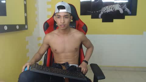 jose_sexycumm online show from December 22, 11:20 pm