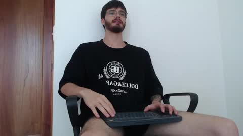 Snapshot of joseh0se chatting on April 18, 3:05 pm alejandro online show from April 18, 3:05 pm