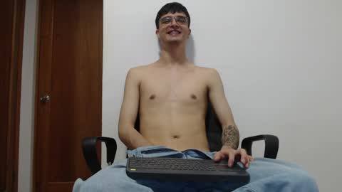 Snapshot of joseh0se chatting on May 3, 7:03 am alejandro online show from May 3, 7:03 am