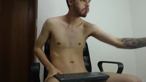 Snapshot of joseh0se chatting on May 29, 12:41 am alejandro online show from May 29, 12:41 am