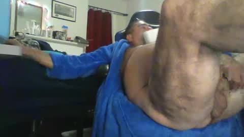 Snapshot of josehosebb chatting on April 16, 2:12 am josehosebb online show from April 16, 2:12 am