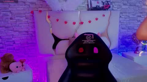 Joselyn  online show from February 12, 11:49 am