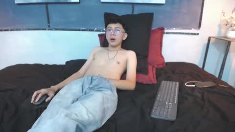 Snapshot of josep_latin_18 chatting on December 5, 10:12 pm josep_latin_18 online show from December 5, 10:12 pm