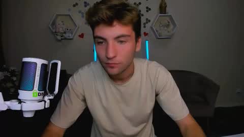 joseph_bear_ online show from September 12, 7:14 pm