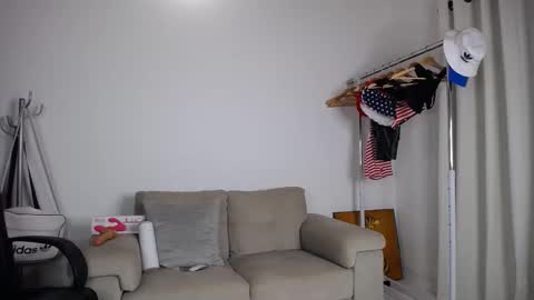 Snapshot of josezaens_ chatting on October 8, 9:40 am josezaens_ online show from October 8, 9:40 am