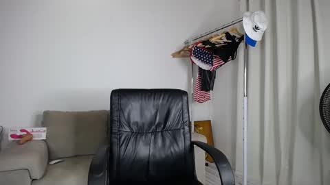 Snapshot of josezaens_ chatting on October 8, 10:07 pm josezaens_ online show from October 8, 10:07 pm
