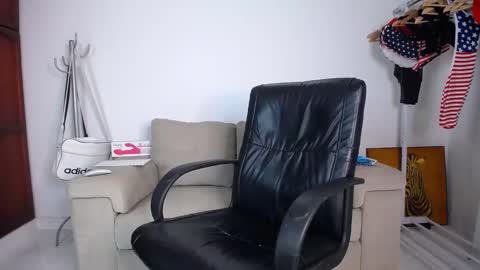 Snapshot of josezaens_ chatting on October 23, 8:24 am josezaens_ online show from October 23, 8:24 am