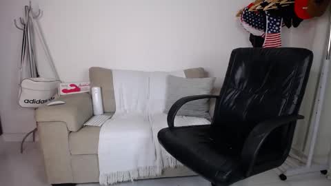 josezaens_ online show from October 28, 8:40 am