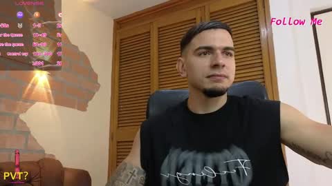 josh_miller01 online show from May 27, 1:19 pm