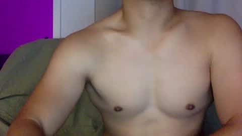 Snapshot of joshasian0713 chatting on April 19, 10:36 am joshasian0713 online show from April 19, 10:36 am