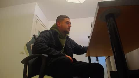 JoshKnight online show from October 3, 5:04 am