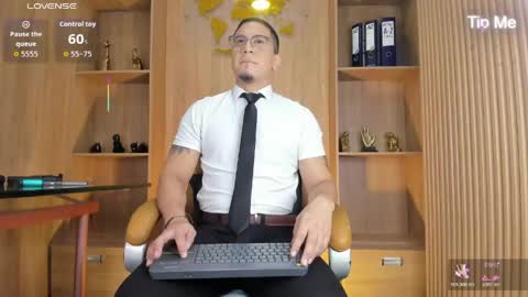 joshmiller___ online show from May 23, 4:33 pm