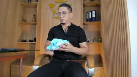 joshmiller___ online show from July 17, 11:50 am