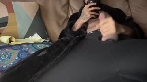 Snapshot of joshperrygoon chatting on December 25, 8:17 pm joshperrygoon online show from December 25, 8:17 pm