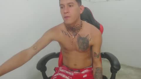 josue_linares online show from October 28, 6:21 pm