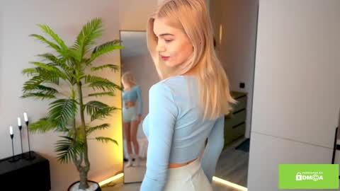 Snapshot of joybunny chatting on March 7, 7:08 am joybunny online show from March 7, 7:08 am