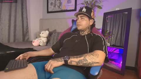 Snapshot of juan_alvarez18 chatting on February 21, 7:42 am juan_alvarez18 online show from February 21, 7:42 am