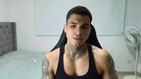 juan_gomez_1 online show from January 13, 11:43 pm