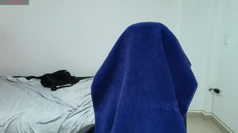 Snapshot of juan_gomez_1 chatting on April 17, 9:01 am juan_gomez_1 online show from April 17, 9:01 am