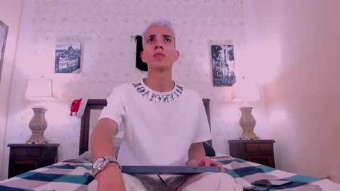 Snapshot of juan_lovers chatting on December 2, 1:24 pm J U A N L O V E R S online show from December 2, 1:24 pm