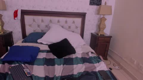 Snapshot of juan_lovers chatting on December 5, 6:55 pm J U A N L O V E R S online show from December 5, 6:55 pm