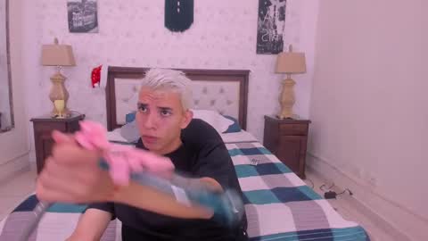 Snapshot of juan_lovers chatting on December 6, 12:38 pm J U A N L O V E R S online show from December 6, 12:38 pm