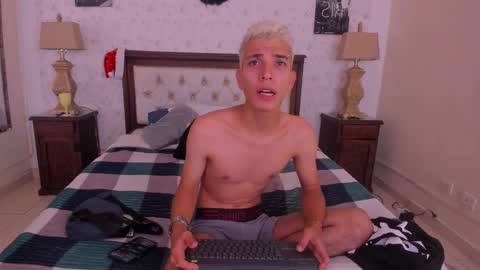 Snapshot of juan_lovers chatting on December 6, 3:44 pm J U A N L O V E R S online show from December 6, 3:44 pm