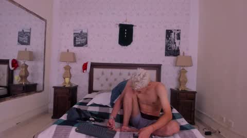 Snapshot of juan_lovers chatting on December 6, 6:50 pm J U A N L O V E R S online show from December 6, 6:50 pm