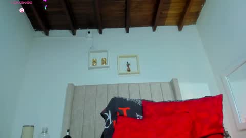 Snapshot of juana_240 chatting on February 24, 2:58 pm Lau follow online show from February 24, 2:58 pm