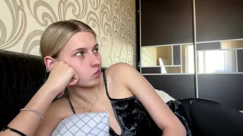 Lola online show from June 4, 6:08 am