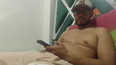 Snapshot of juanfe_style chatting on October 10, 12:42 am juanfe_style online show from October 10, 12:42 am