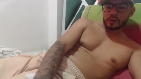 Snapshot of juanfe_style chatting on October 11, 3:32 pm juanfe_style online show from October 11, 3:32 pm