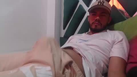 Snapshot of juanfe_style chatting on October 15, 4:29 pm juanfe_style online show from October 15, 4:29 pm