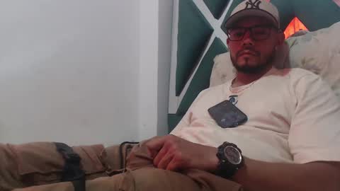 Snapshot of juanfe_style chatting on November 22, 3:33 pm juanfe_style online show from November 22, 3:33 pm