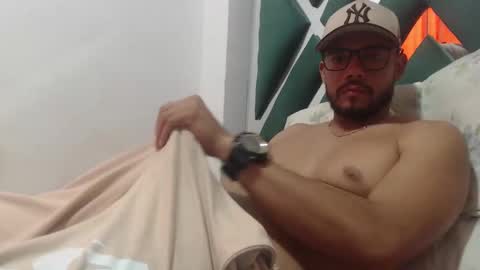 Snapshot of juanfe_style chatting on November 25, 8:20 pm juanfe_style online show from November 25, 8:20 pm