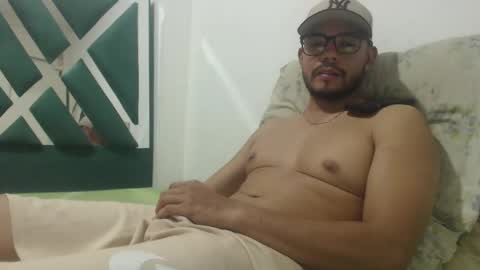 Snapshot of juanfe_style chatting on March 19, 12:47 am juanfe_style online show from March 19, 12:47 am