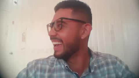 Snapshot of juanfe_style chatting on March 19, 9:19 pm juanfe_style online show from March 19, 9:19 pm