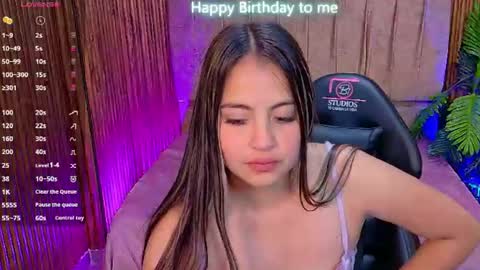Snapshot of juanita_tay chatting on June 22, 11:40 am JUANITA online show from June 22, 11:40 am
