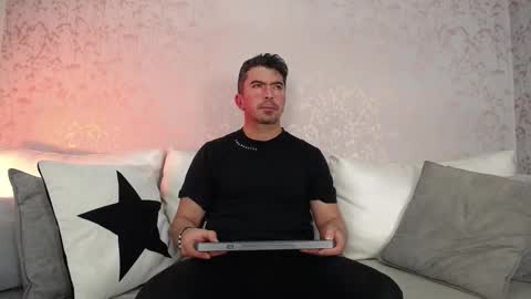 Juan k online show from November 8, 1:44 pm