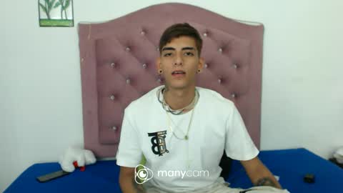 Snapshot of juanse1045panda chatting on September 16, 4:57 am juanse1045panda online show from September 16, 4:57 am
