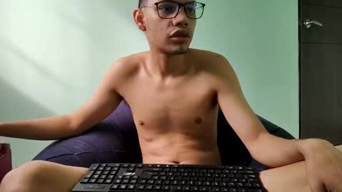 juansuarez204 online show from December 29, 8:04 pm