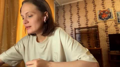 Snapshot of juderoering chatting on February 25, 6:45 am Lulu online show from February 25, 6:45 am