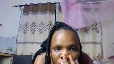 Snapshot of juice_petite3 chatting on May 23, 10:58 pm juice_petite3 online show from May 23, 10:58 pm